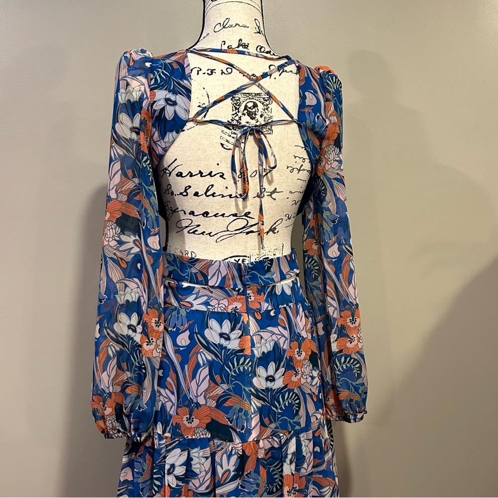 Gianni Bini Lillian Floral Print Deep V-Neck Cut-Out Tiered A-Line Dress - Picture 10 of 16